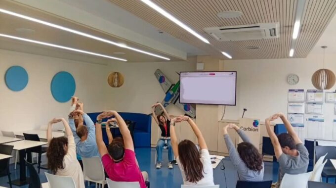 Imatges De La Sessió Associada A La Prevenció I Gestió De L'estrès Organitzada Per FeliciCat.
