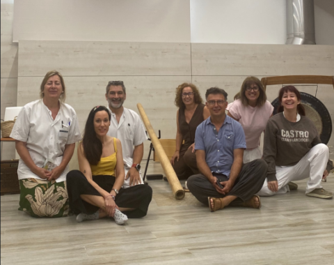 Imatge De Grup De La Sessió De Banys De So A L'Hospital De Granollers Amb L'Eduard Corbera