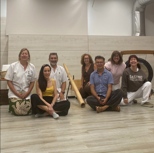 Imatge De Grup De La Sessió De Banys De So A L'Hospital De Granollers Amb L'Eduard Corbera